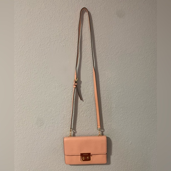 Michael Kors Handbag. Small. - Picture 1 of 4